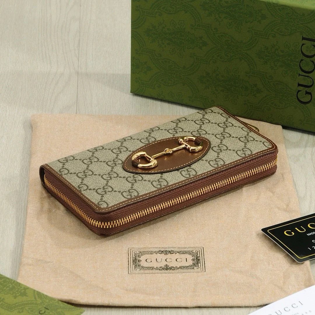 Gucci Horsebit 1955 GG Supreme Zip-around Wallet.